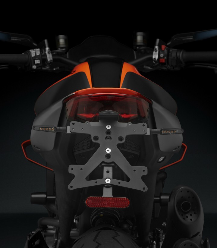 Rizoma Kennzeichenhalter Fox Ducati Hypermotard 698 Mono (24-26), Monster 937 (21-25) PT541B