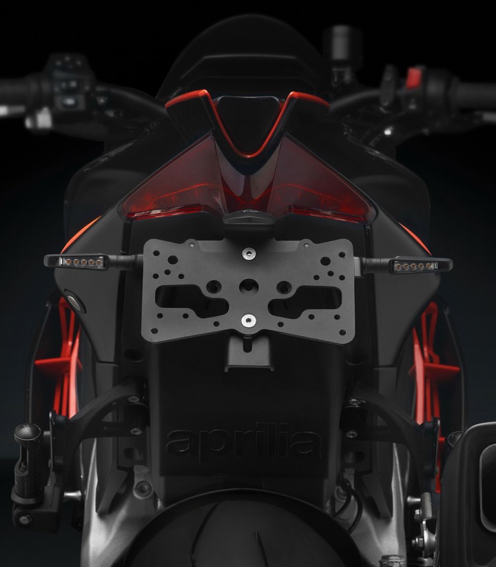 Portamatrículas Rizoma Fox Aprilia RSV4 1100 / Tuono V4 (21-24) PTS802B