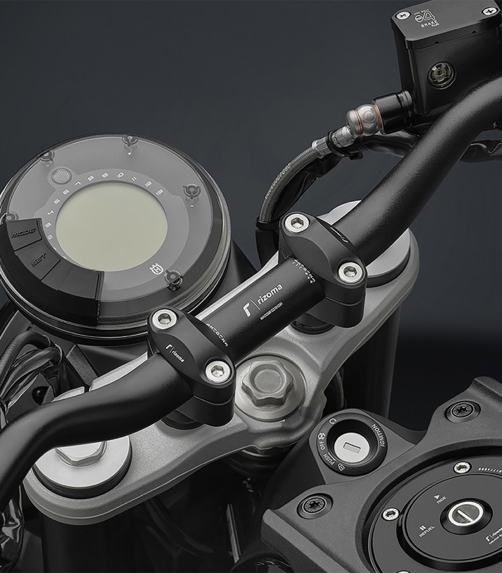 Torretas Rizoma en Negro Varios modelos de Aprilia, Ducati, MV Agusta, Triumph, Suzuki, Kawasaki, Yamaha y Husqvarna AZ402B