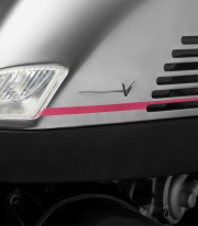 Iconos Laterales Rizoma en Negro ZVP043B Vespa GTS, GTV, Sei Giorni (18-25)