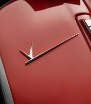 Icono Delantero Rizoma en Rosa Métalico ZVP038MR Vespa Elettrica, GTS, GTV, Primavera, Sprint y Sei Giorni (18-25)