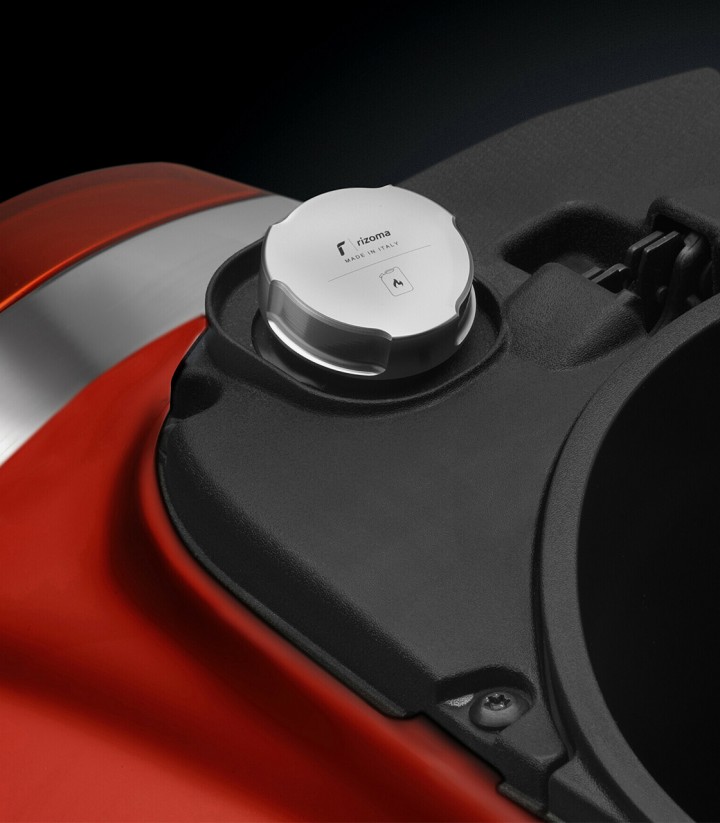 Tapón Depósito Plateado Rizoma Vespa GTS, Primavera, Sprint (15-25) ZVP045A