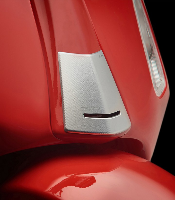 Rizoma Hupenabdeckung in Silber Vespa Elettrica (18-22), Primavera (18-23), Sprint (18-23) ZVP039A