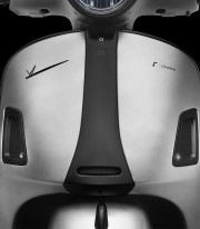 Cubierta de Dirección Rizoma en Negro Vespa GTS / Super / GTV / GTV 310 / Sei Giorni (15-25) ZVP011B