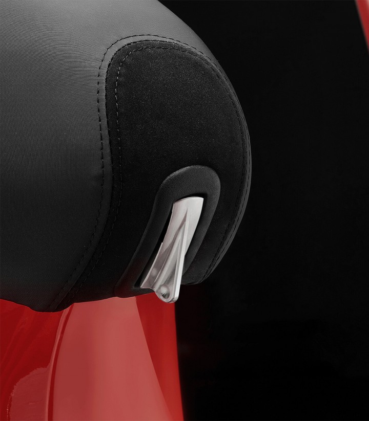 Gancho Porta Bolso Rizoma Plateado Vespa Elettrica (18-24), Primavera, Sprint (18-25) ZVP041A