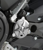 Tapa Piñón Puig Titanio Yamaha T-MAX 530 / DX / SX (12-19), T-MAX 560 / Tech Max (20-26) 8502Y