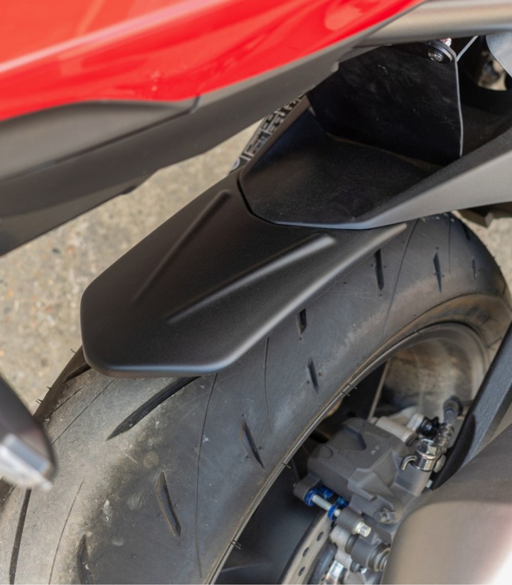 Extensión guardabarros trasero Puig 22601J para Honda CB1000 Hornet / SP (25)