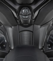 Yamaha X-MAX 125 / 300 (23-26) Puig Scratch Saver Black Tank Pad 21755N