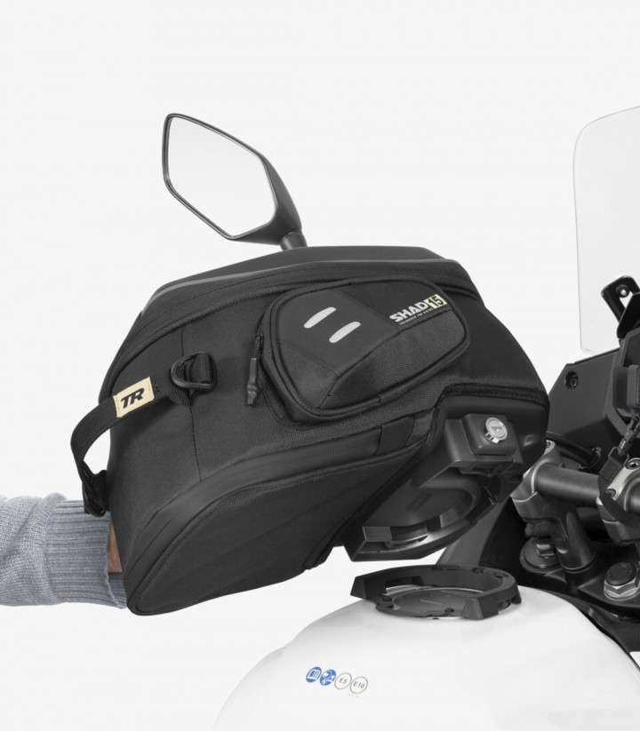 SHAD Click System Tankrucksack-Befestigungskit B011CS für Bajaj Pulsar Dominar 400/NS 125/NS400 (25-26)