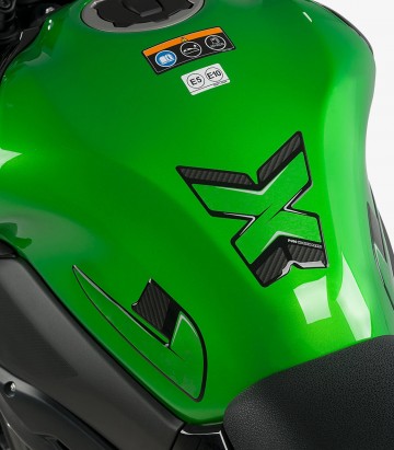 Protector depósito Kawasaki Z900 (17-24) Puig Símil carbono 9296C