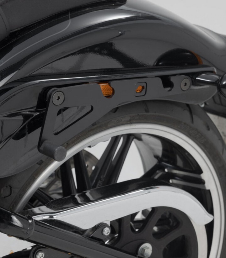 Soporte Lateral Izquierdo SLH LH1 Harley-Davidson Fat Boy / Breakout (17) SW-MOTECH HTA.18.682.11500 HTA.18.682.11500