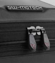 Maleta Superior con Soporte URBAN ABS Negro 16-29 L KTM 125 / 250 / 390 Duke (23) SW-MOTECH GPT.04.988.60000/B GPT.04.988.600...