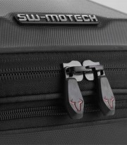 Maleta Superior con Soporte URBAN ABS Negro 16-29 L Suzuki GSX-8S / R (22) SW-MOTECH GPT.05.846.60000/B GPT.05.846.60000/B