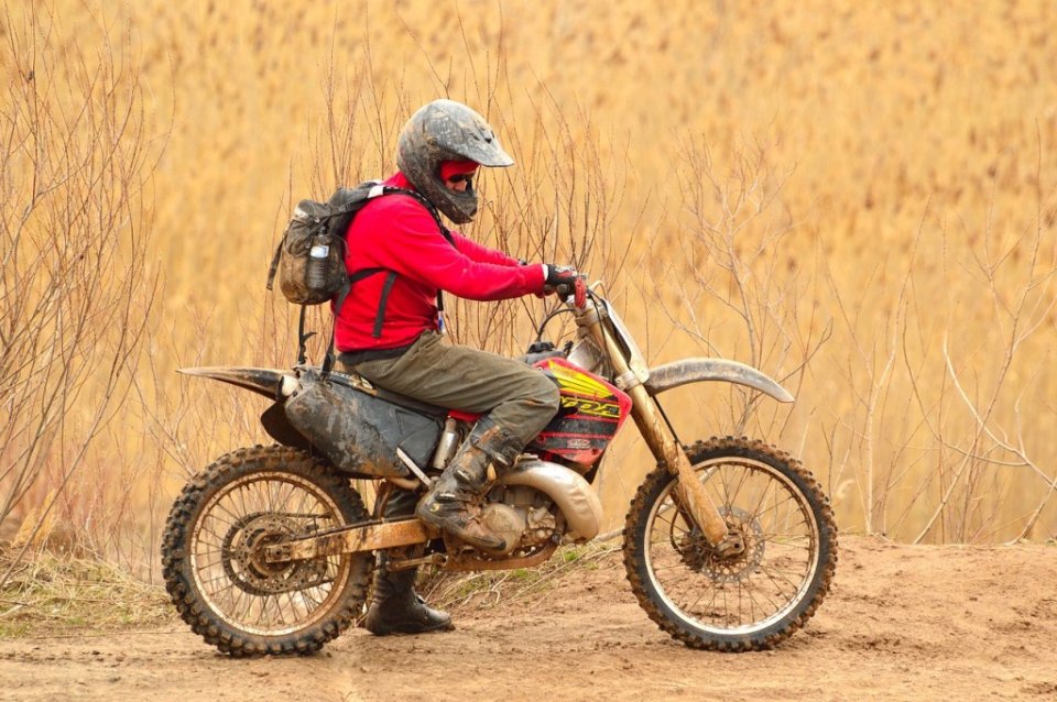 How to clean the tank of the motorcycle?