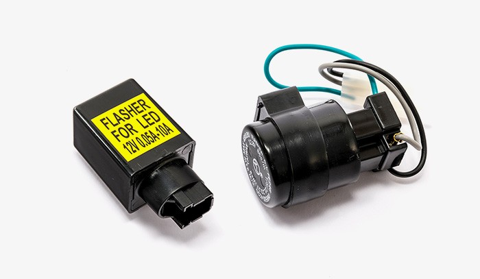 Relés y resistencias para intermitentes LED